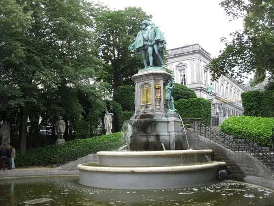 Egmont and Hornes Fountain