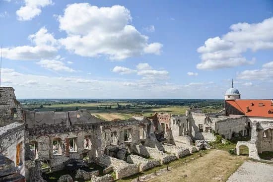 Janowiec Castle