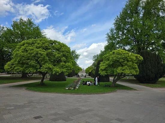 Jardin De La Place De La Republique