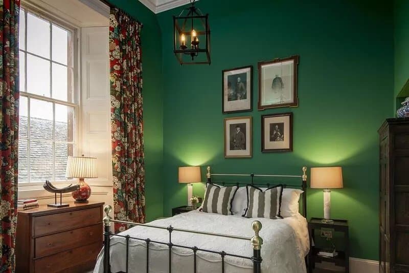 Elegant castle apartment for six people