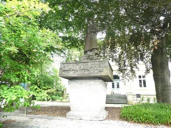 Neunerdenkmal