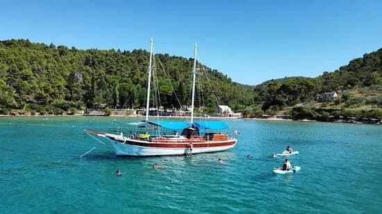 Sailing Yacht Issa