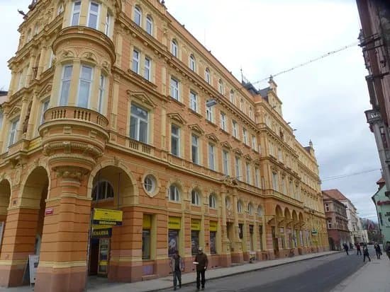 Palace Vcela