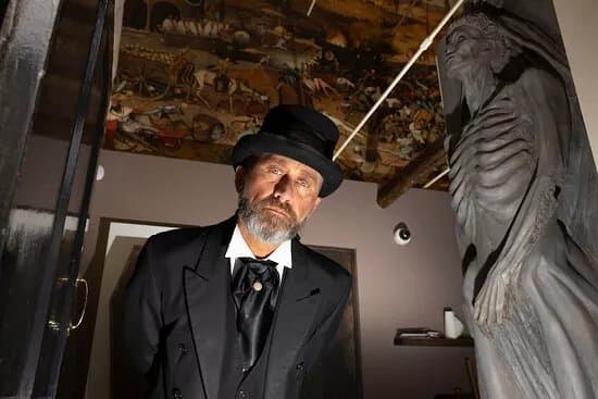 Waterford Treasures: Irish Wake Museum