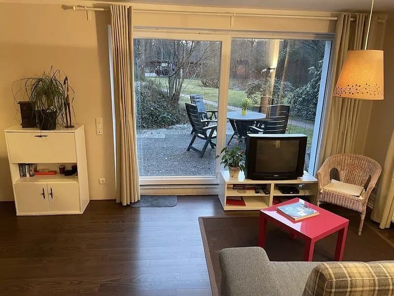 2 rooms / kitchen / bathroom between HH / LG