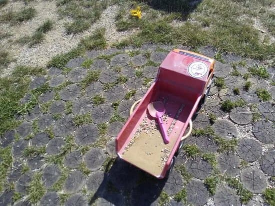 Public playground Tribecska
