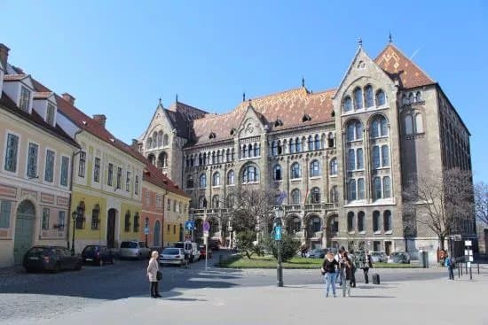 Becsi Kapu Square