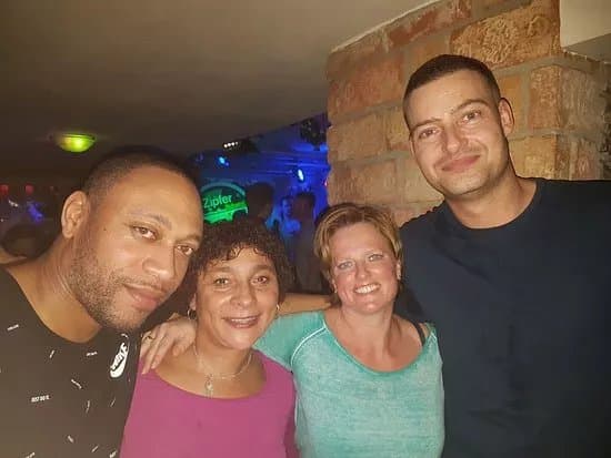 Schatzi's bar