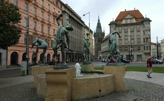 Dancing Fountain Czech Musicians