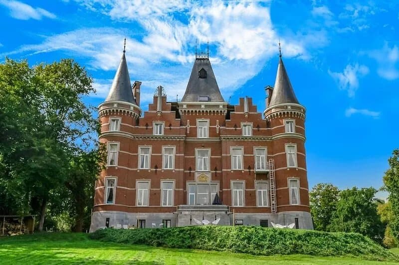 Castle with wellness and zipline