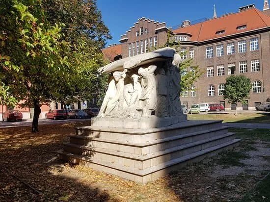 Rerrich Bela Square