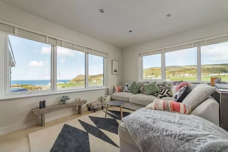 Sea View Apartment - an apartment that sleeps 4 guests in 2 bedrooms