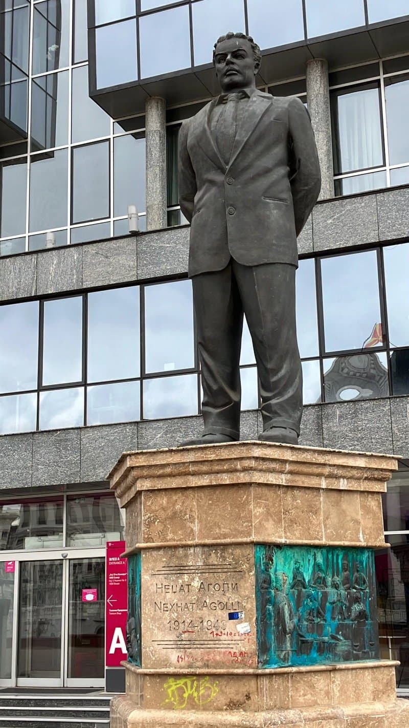 Denkmal Neєat Agoli