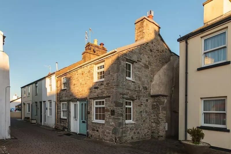 Curlew Cottage - a holiday cottage that sleeps 2 guests in 1 bedroom