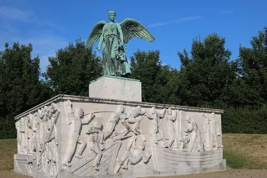 Seafarers monument