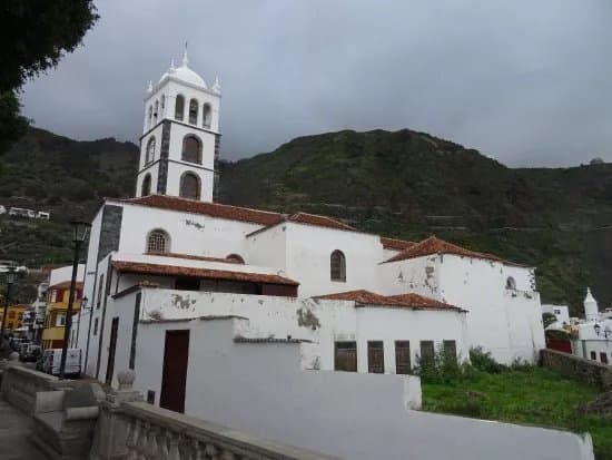 Torre mirador, museo de arte sacro e iglesia Parroquial de Santa Ana