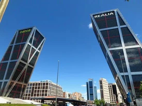 Puerta de Europa - Torres Kio