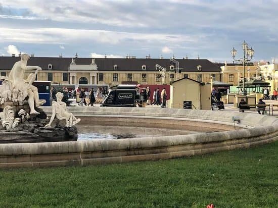 KULTUR- UND WEIHNACHTSMARKT SCHLOSS SCHONBRUNN