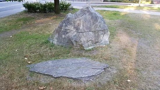 Skulptur "Bergteile"
