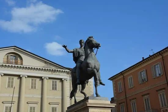Piazza Mazzini (o del Cavallo)