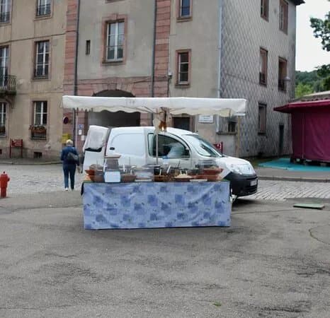 Marche Hebdomadaire Textile Et Alimentaire