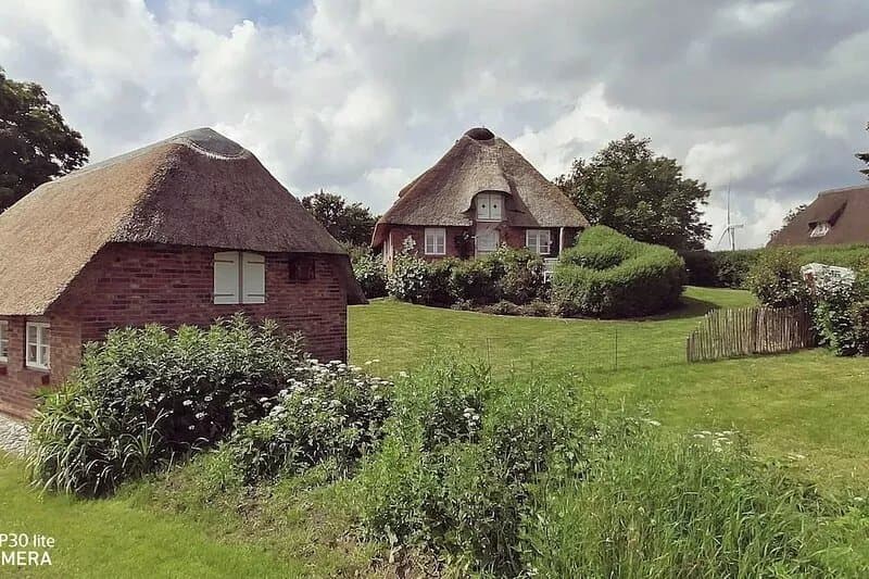 Spacious, cozy vacation home with a large garden for family and dog