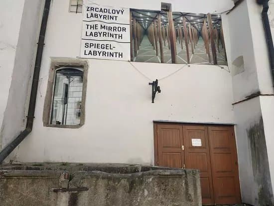 Zrcadlovy labyrint