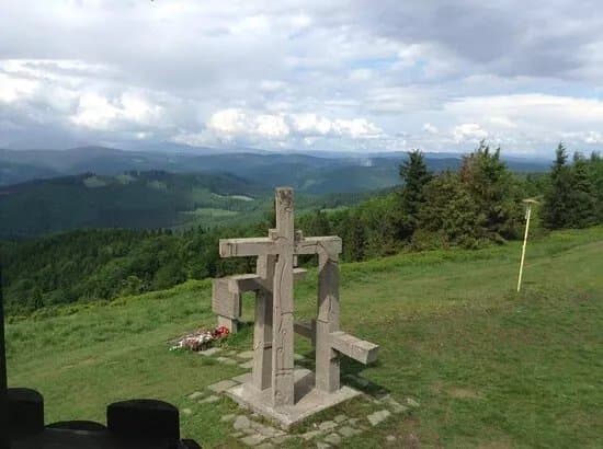Stratenec - Three Crosses In Makov