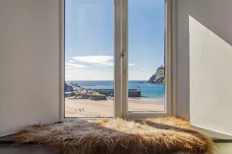 Baljean is a charming, eighteenth century cottage, enjoying an enviable