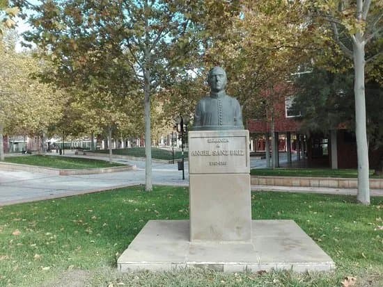 Monumento a Angel Sanz Briz