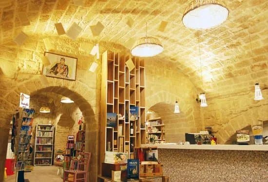 Luna Di Sabbia, Libri & Caffe