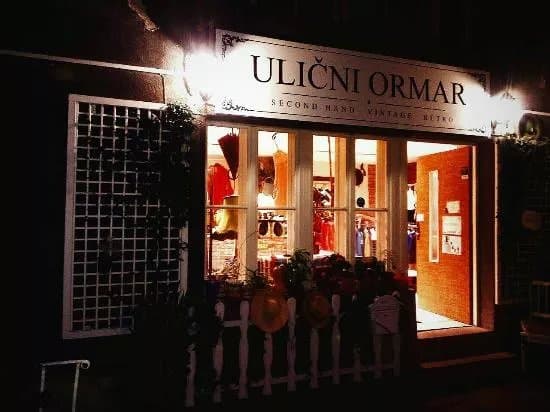 Ulicni Ormar
