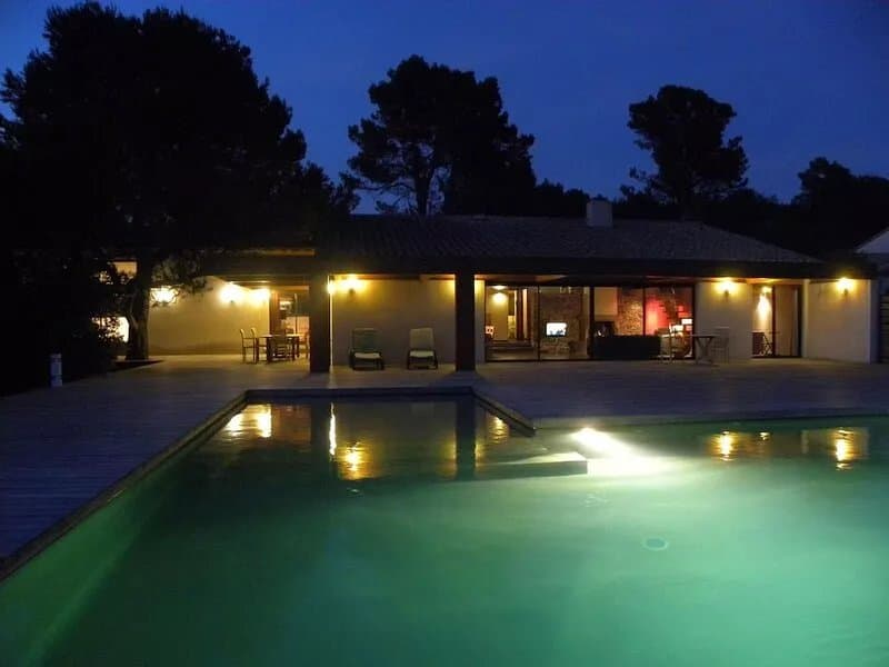 Contemporary architect villa standing large swimming pool, view 7 km Carcassonne