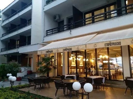 Hotel Pela