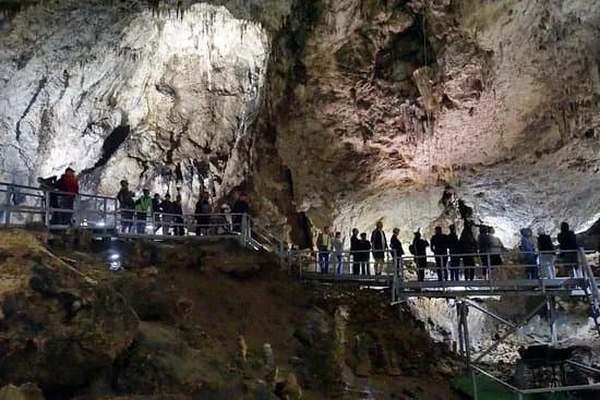 Valea Cetatii Cave