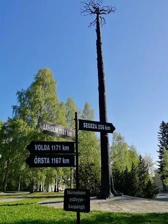 PJHannikainen Laulupuu Monument