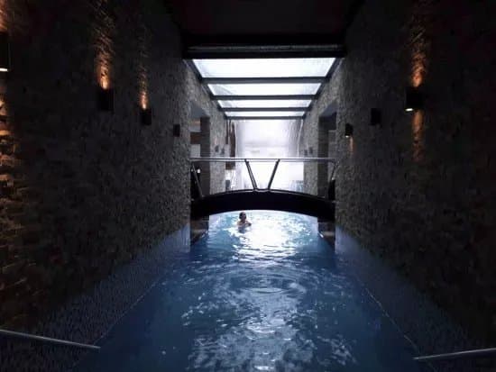 THREE APPLES SPA