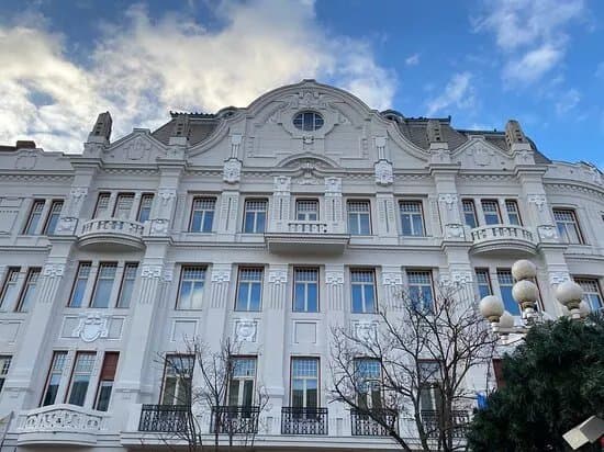 Lloyd Palace