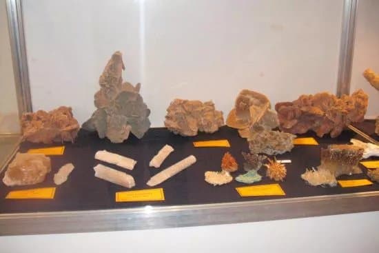 Mineral Museum (Muzeum Mineralow)