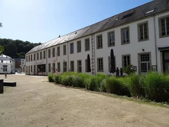 Tres Tot Theatre