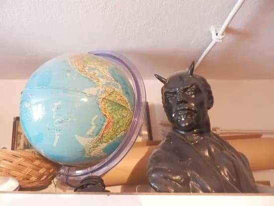 Mali Neboder Antikvarijat