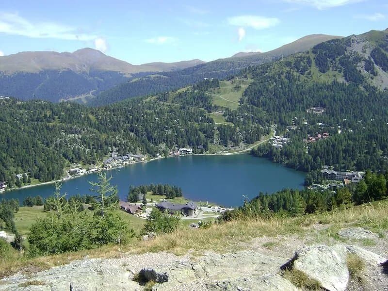 Luxury 4 bedroom Chalet with Hot Tub (sleeps 8 people comfortably)
