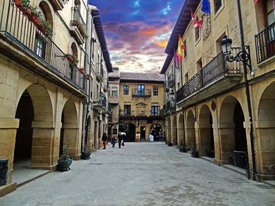El Gaitero Plaza