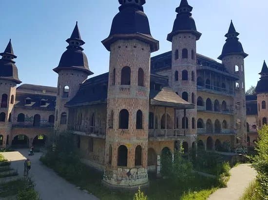 Lapalice Castle