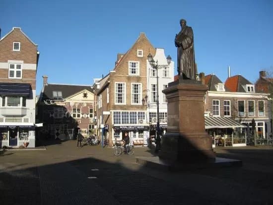Hugo de Groot Monument