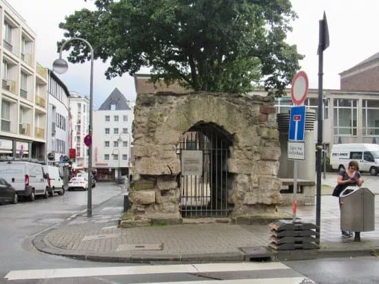 Teilstuck romischer Abwasserkanals