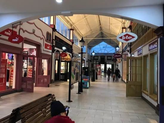 Fashion House Outlet Centre Militari