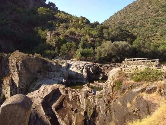 Ruta Del Pozo De Los Humos