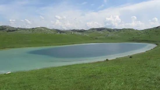 Vrazje Lake