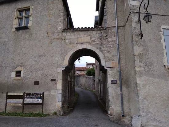 Enceinte de la ville haute de Saint-Bertrand-de-Comminges